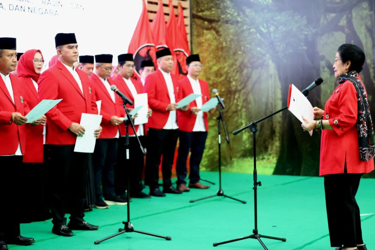 Megawati Inaugurates New PDIP Wing Leaders, Stresses Research and Grassroots Loyalty
