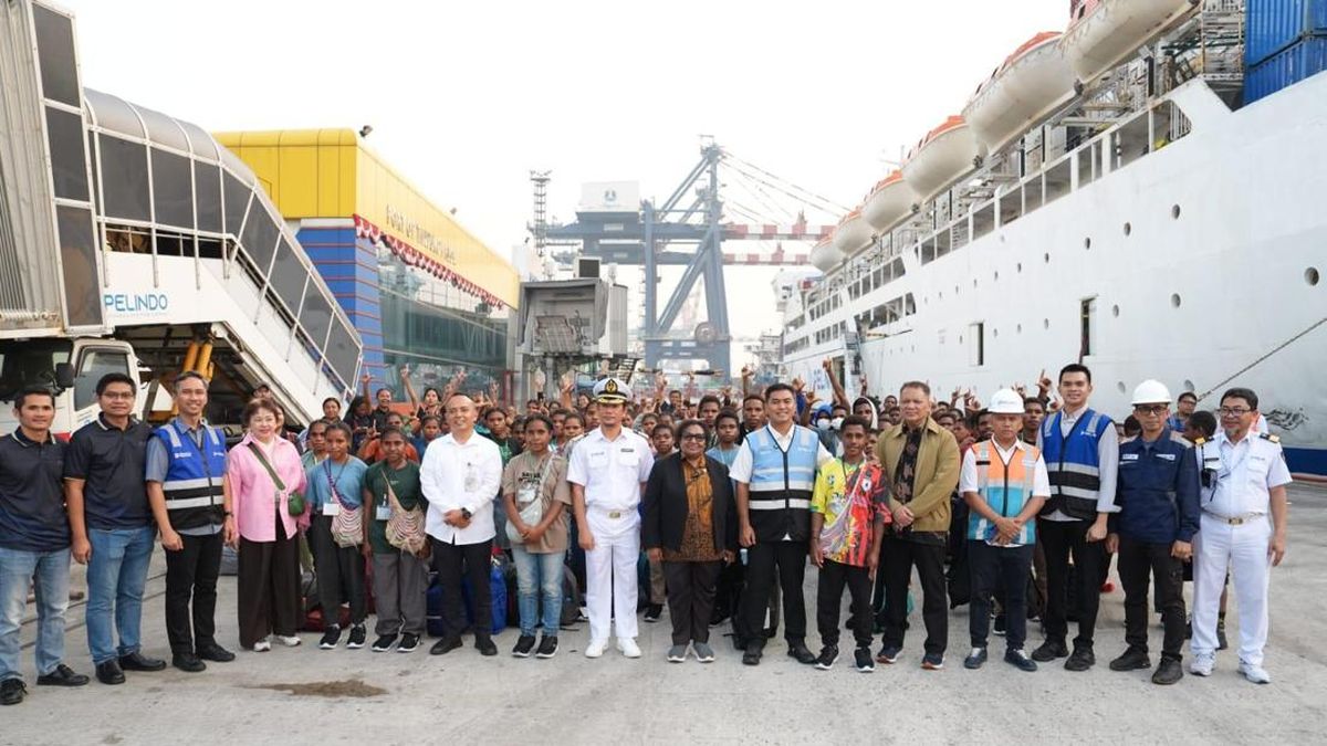 Wamendagri Welcomes 65 Papuan Students Arriving in Jakarta for Further Education