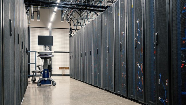 Amazon Built a Massive Data Centre in a California Town for 5 Years Without Residents' Knowledge