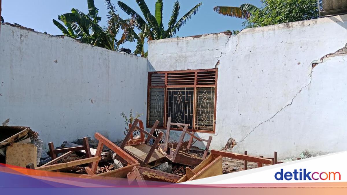 Destroyed Since the 2018 Lombok Earthquake, This Primary School Building Has Yet to Be Repaired