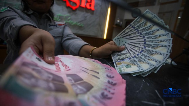 Rupiah Opens Weaker, US Dollar Climbs to Rp17,840