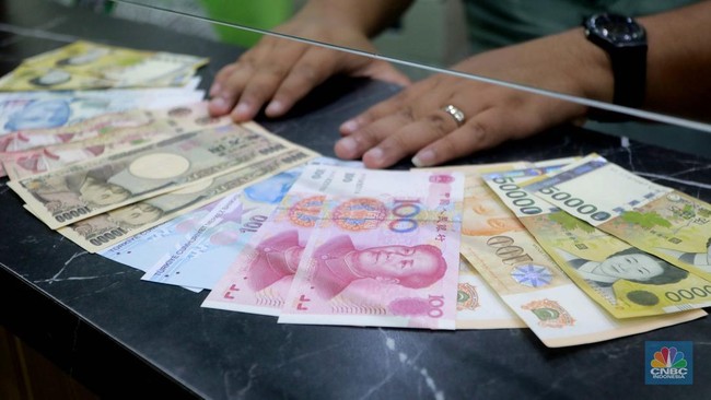 Asia 'Swallowed' by US Dollar: Rupiah, Won, Yen Weaken; Only Two Currencies Survive