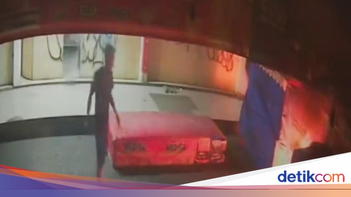 Bandung Arsonist Strikes Again, Now Targeting Motorcycles and Laundry