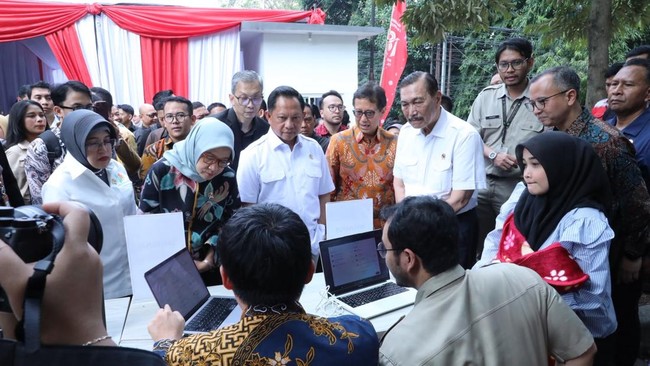 Luhut Reveals AI's Role in Automatic Birth Certificate Issuance