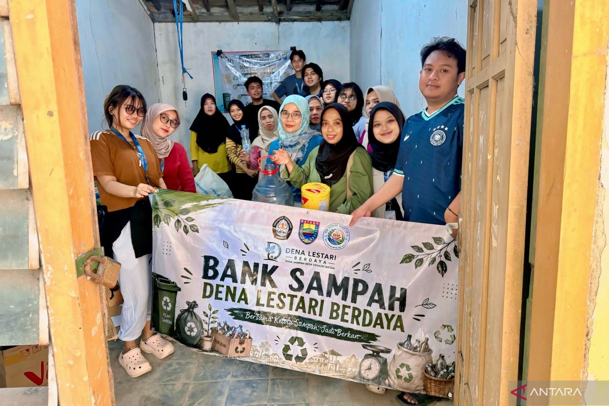Undip Students Initiate Waste Bank in Denasri Wetan, Batang