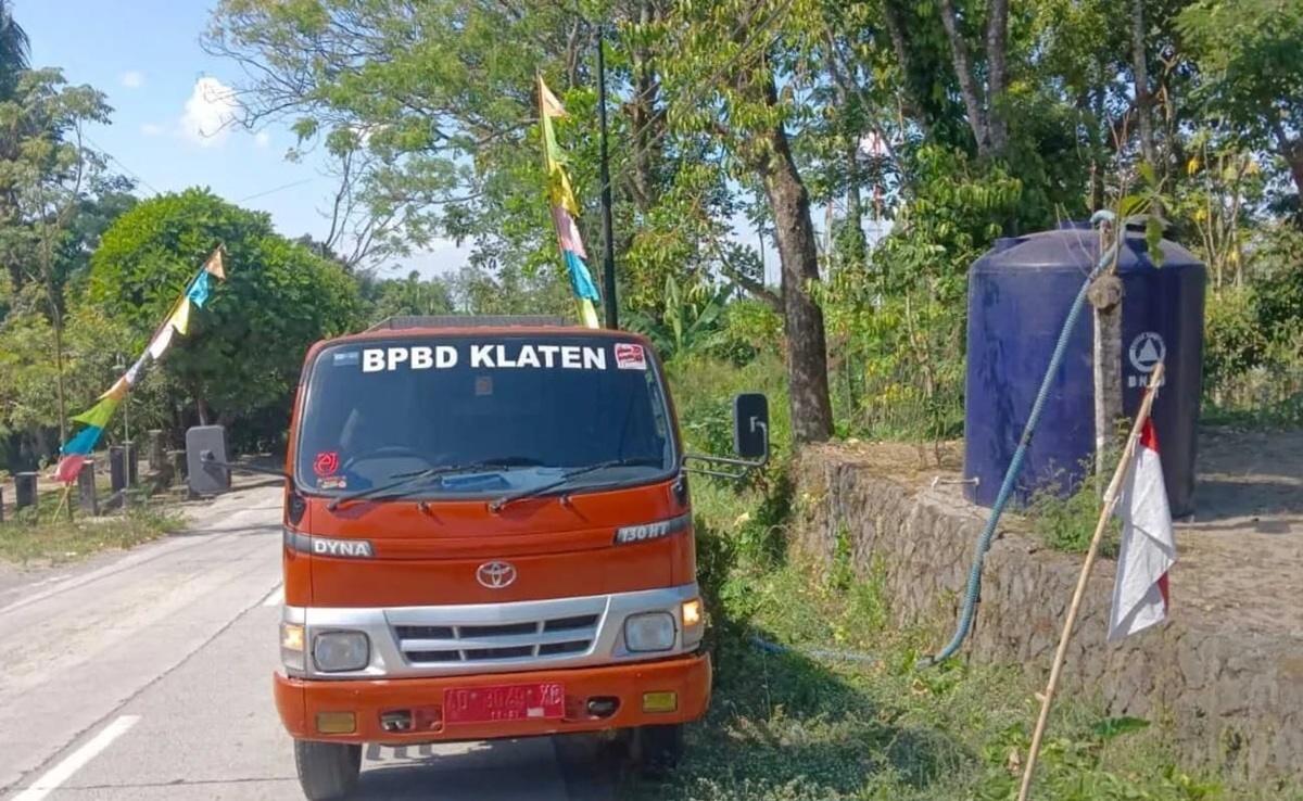 Drought Impact: 12,568 Klaten Residents on Merapi Slopes Rely on Water Aid