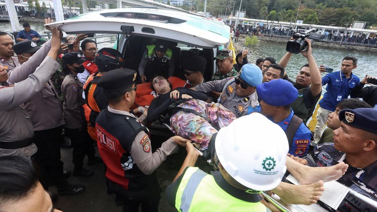 173 Evacuated from Burning KM Putri Yasmin Ferry