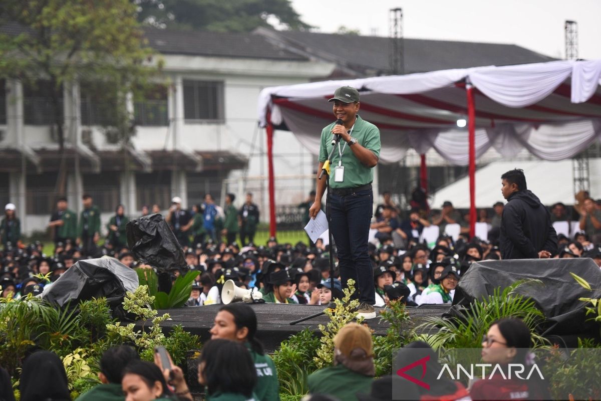 USU Rector: Communication Skills Key to Success