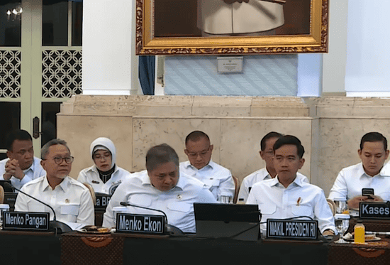 Jokowi Responds to Gibran Not Sitting Next to President Prabowo