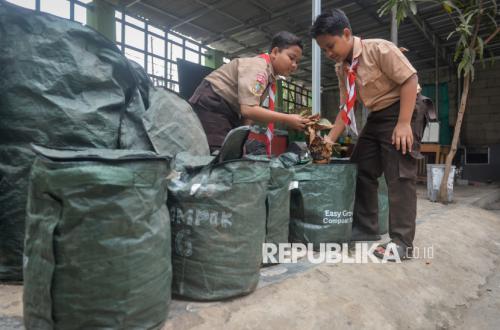 From Waste to Compost: Jakarta Primary School Pupils Learn Waste Management