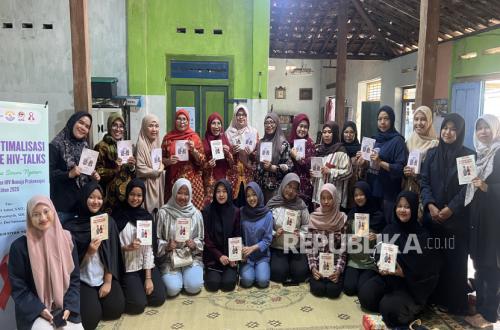 Unisa Yogya Lecturers Optimise HIV-Talks Website Through Empowerment of Dasawisma Seruni Ngaran Cadres