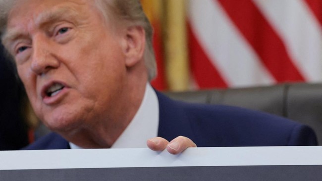 Trump's Media Business Dynasty Stumbles, Here's Why