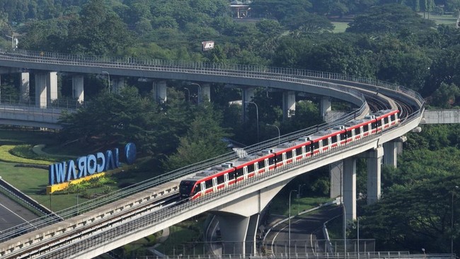 LRT Fare Slashed to Rp8 for Independence Day