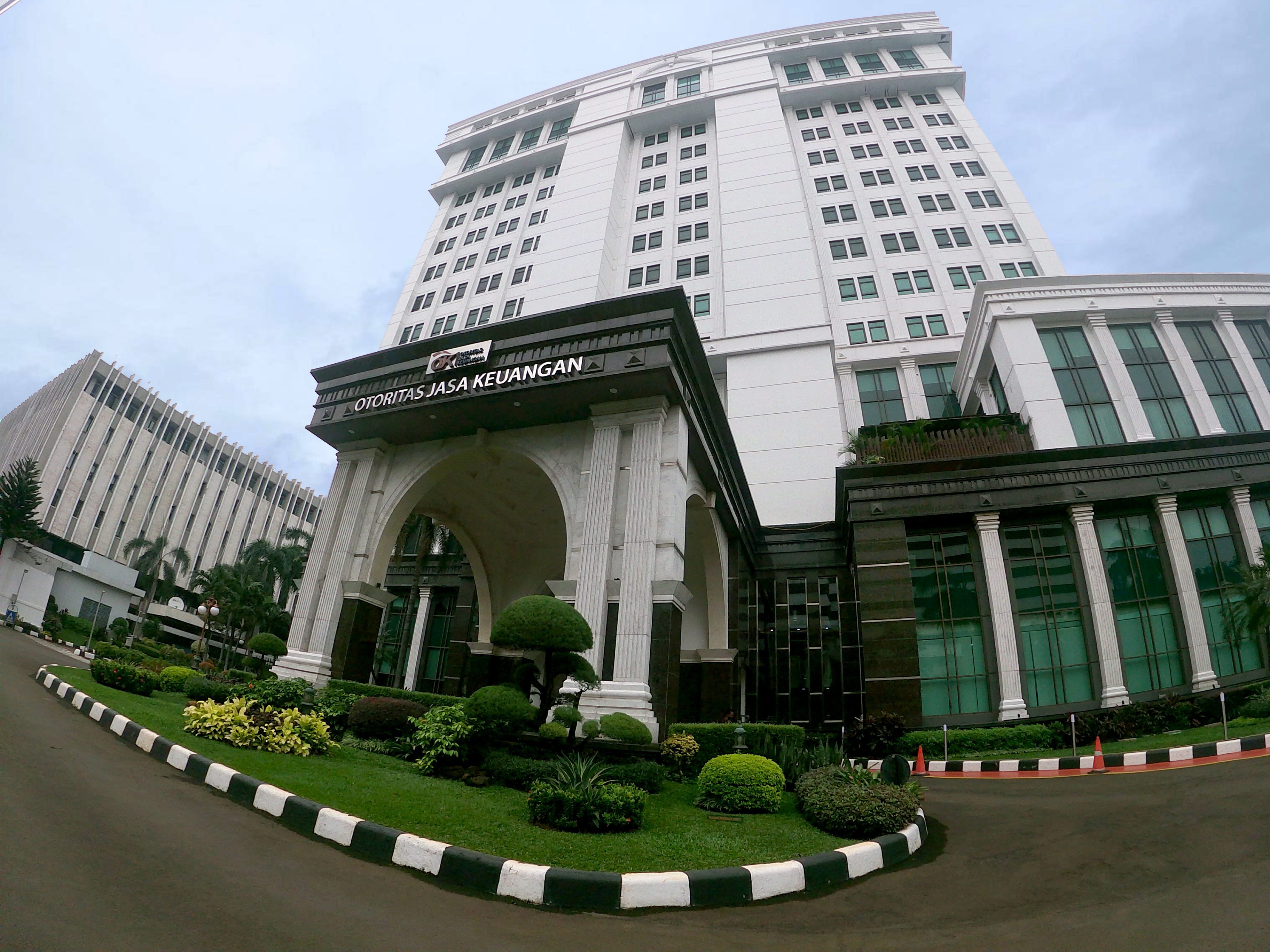 Insurance Firms Allowed to Invest Up to 40% in Shares, Capped at 10% per Issuer