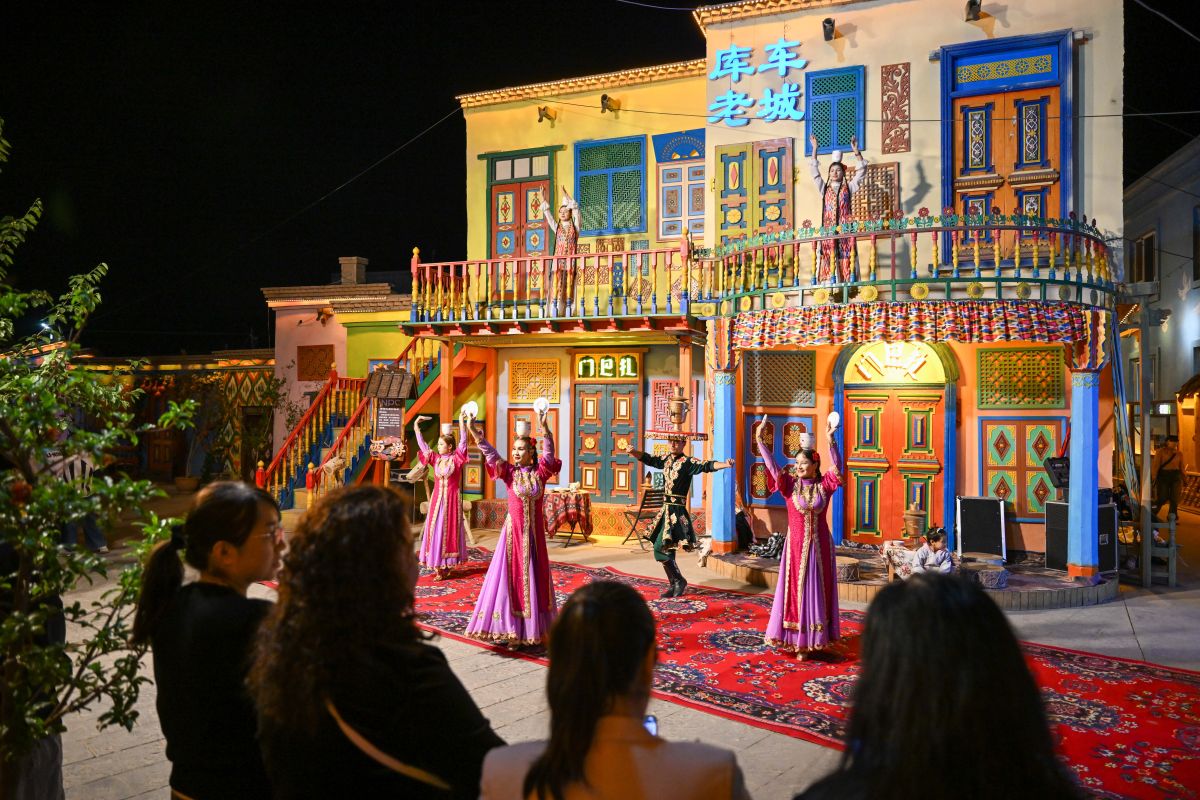 China's Xinjiang Enhances Payment Services for Foreign Tourists