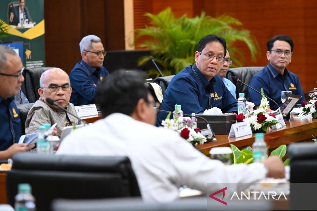 Finance Minister to Coordinate with Transportation Ministry to Address Port Service Tariff Disparities