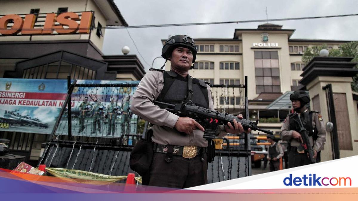 Police Arrest Two Over Qur'an Memorisation Challenge for Alcohol at Jakarta Concert