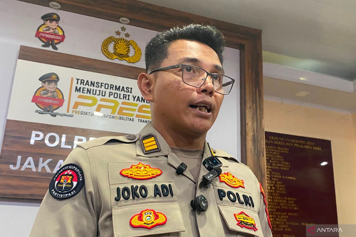 Police detain three teenagers carrying sharp weapons in Pasar Minggu