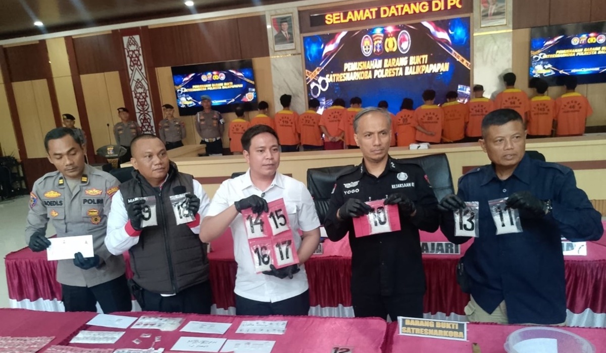 Balikpapan Police Destroy 1.09 kg of Methamphetamine, Claim to Have Saved Thousands of Lives