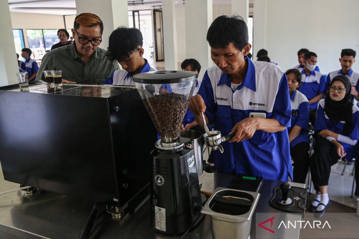 Yesterday: Vocational programme selection to rare earth magnet factory