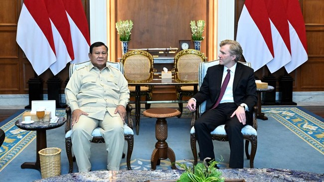 US Deputy Secretary of Defence Colby Meets Prabowo at the Palace