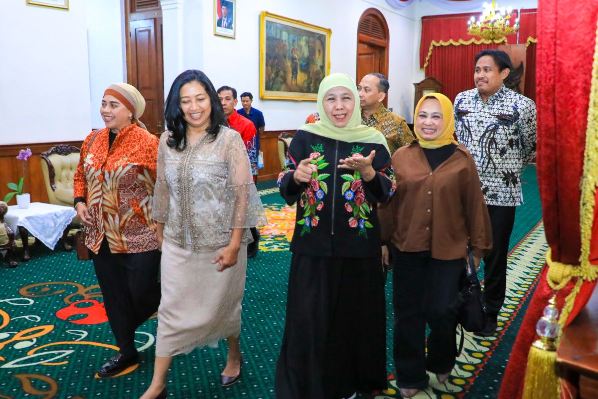 Khofifah Encourages Unair Alumni to Strengthen Global Networks