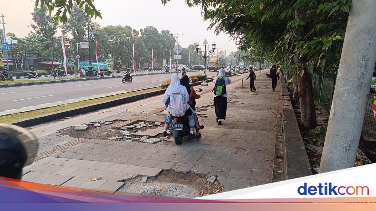 Bogor Regency Government Regrets Sidewalk Damage on Sentul Alternative Road Due to Motorcycles