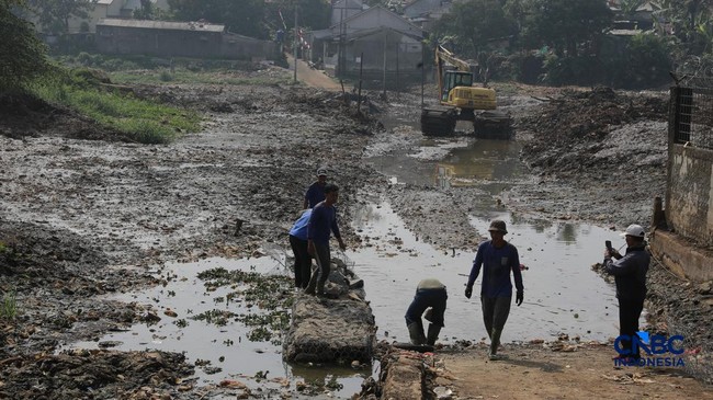 Years of Flooding in Depok's Kampung Bulak Suddenly Recedes Amid Infrastructure Works
