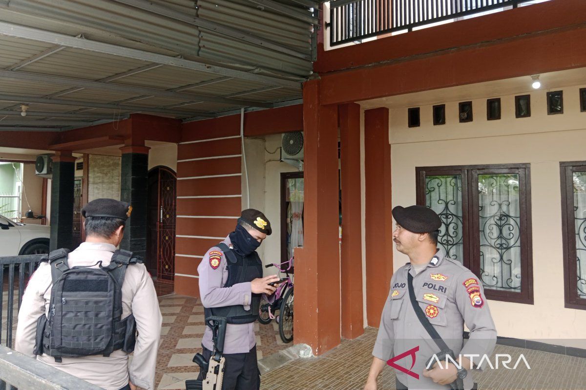 KPK Seizes Documents from Bengkulu City PUPR Official's Home