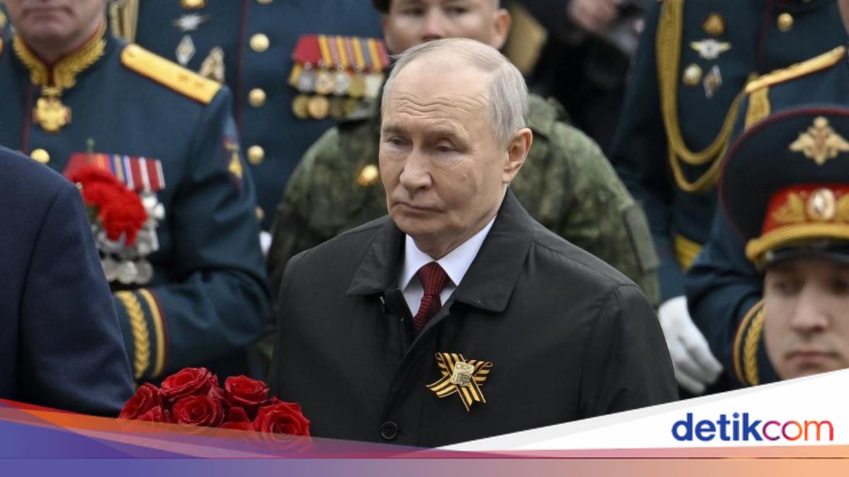 Putin Visits Kuril Islands, Japan Protests Strongly
