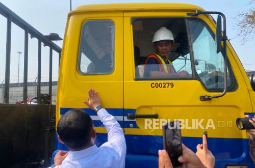 Pelindo Conducts Emission Tests on 500 Logistics Vehicles in Four Cities