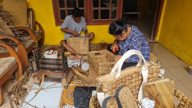 Government Launches Subsidised Microloans for Underprivileged Women at 8% Interest