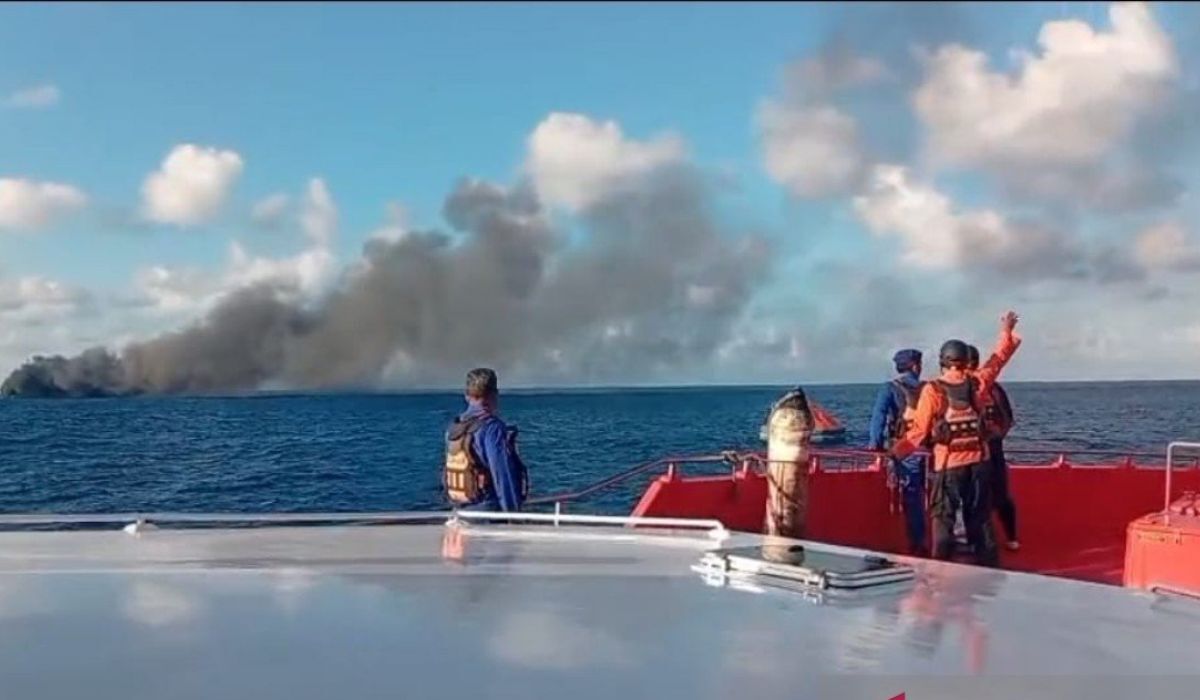 Joint SAR Team Searches for 5 Missing Passengers from KMP Putri Yasmin in Lombok Strait