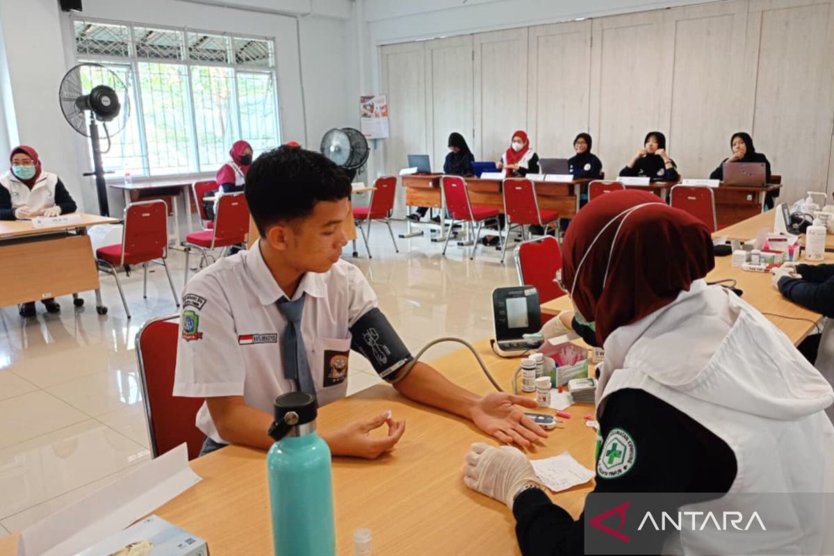 Free health screenings in East Jakarta schools frequently detect abnormal blood pressure and anaemia in students