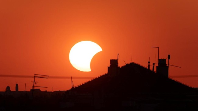 Hotel Prices Soar to Rp 17.9 Million a Night as People Flock to See the Eclipse