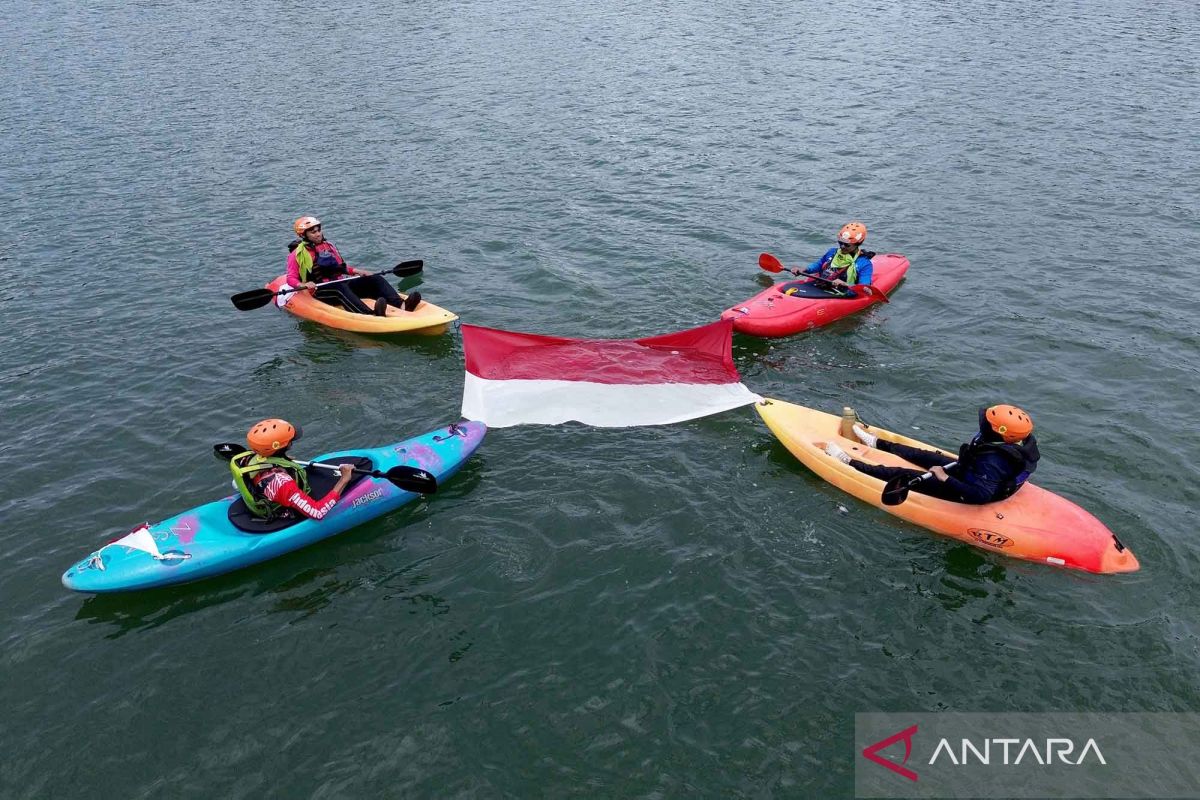 Unique Flag-Raising Actions Mark Indonesia's 81st Independence Day