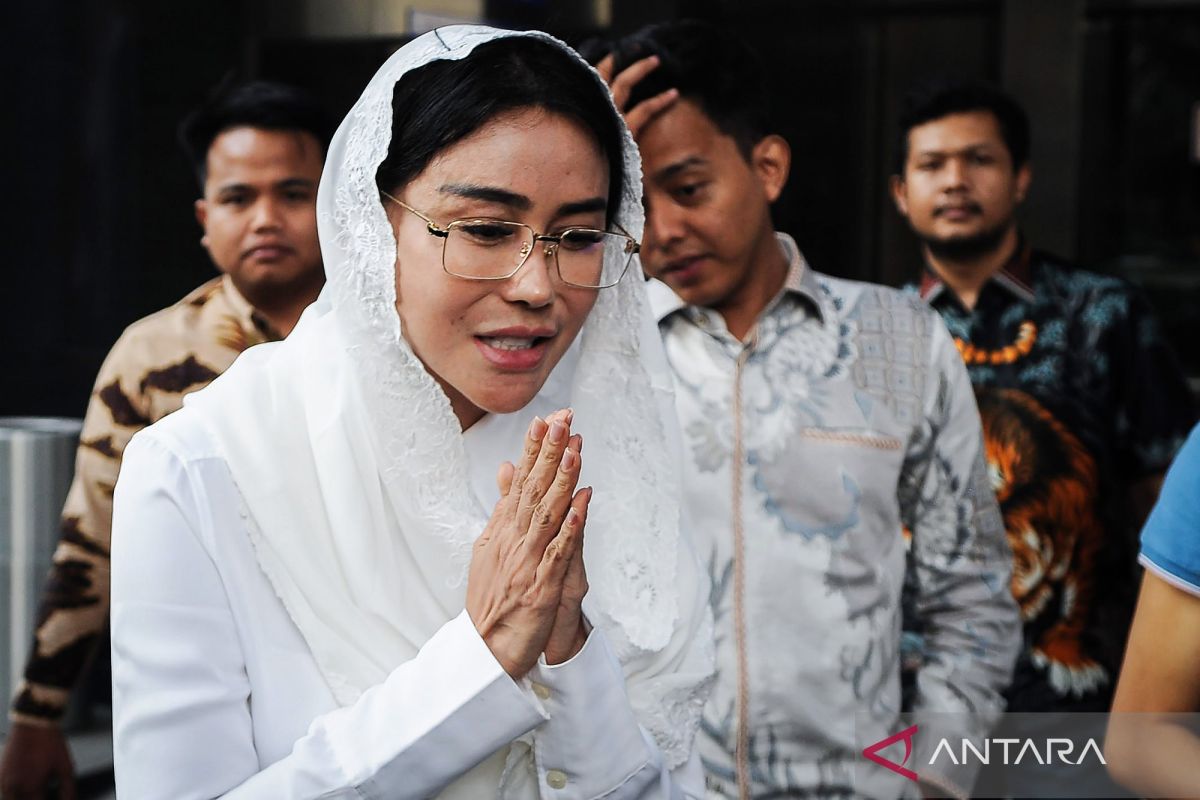 Singer Bebizie Testifies as Witness in Rita Widyasari Graft Case
