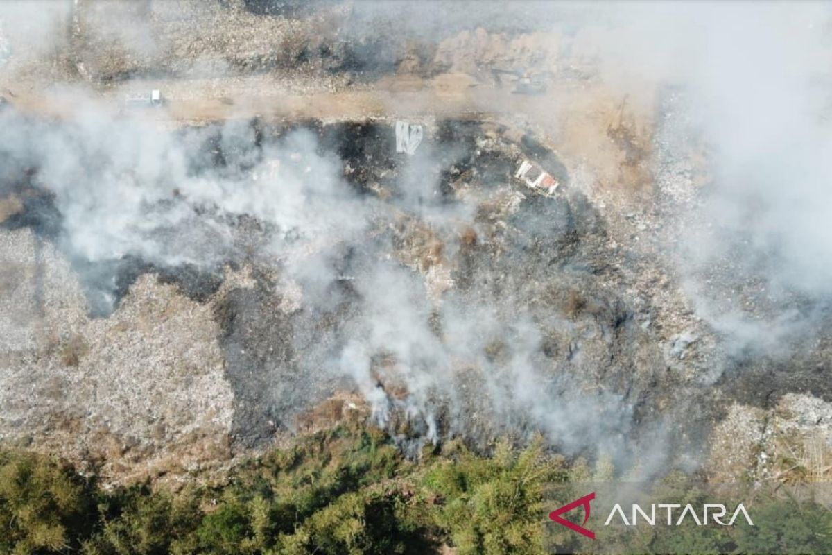 BPBD Kuningan: 200 personnel still tackling Ciniru landfill fire