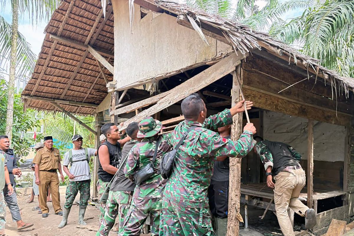 TNI Builds Proper Housing for Quran Teacher in Rural Aceh
