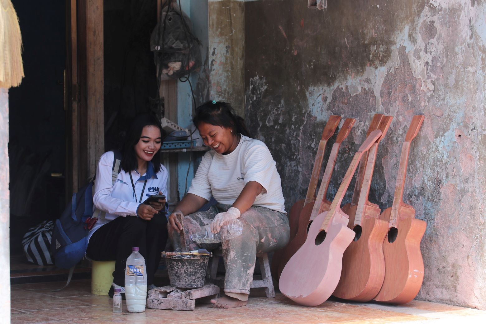 From Debt Trap to Guitar Maker: PNM Mekaar Helps Rini Rebuild Her Life and Family's Future