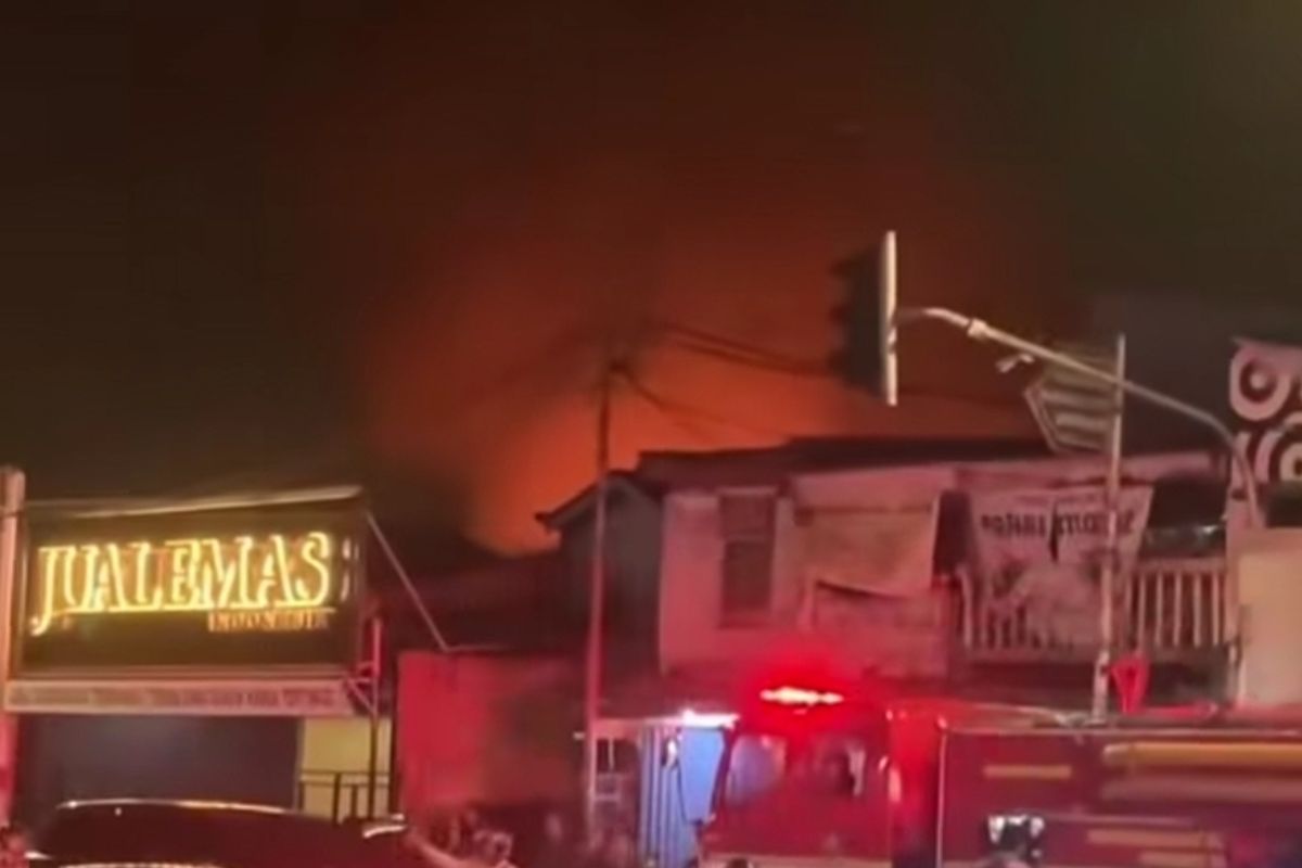 Warehouse in West Jakarta's Kelapa Dua Area Catches Fire