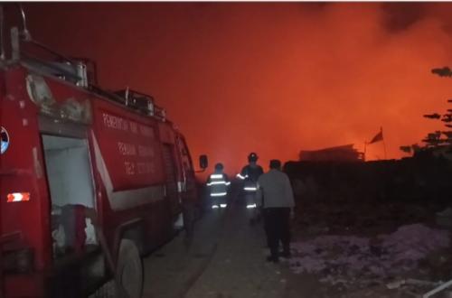 Kuningan Landfill Fire Continues to Spread, Five Hectares Engulfed