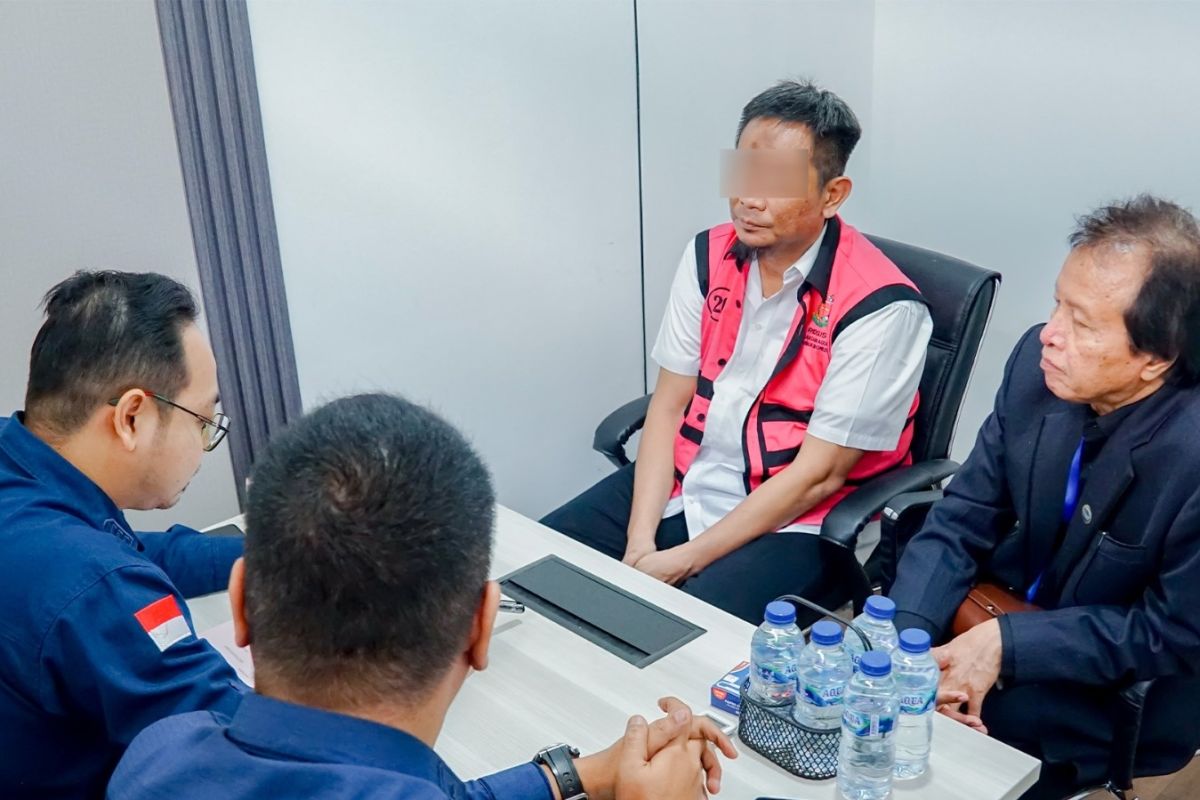 AGO Transfers PT AKT Corruption Suspect to Central Jakarta Prosecutors