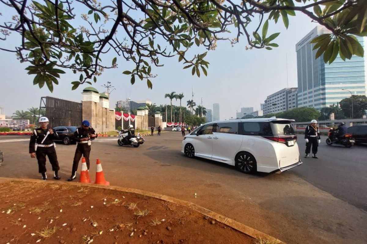 Guests Arrive at Parliament Ahead of MPR Annual Session and State Address