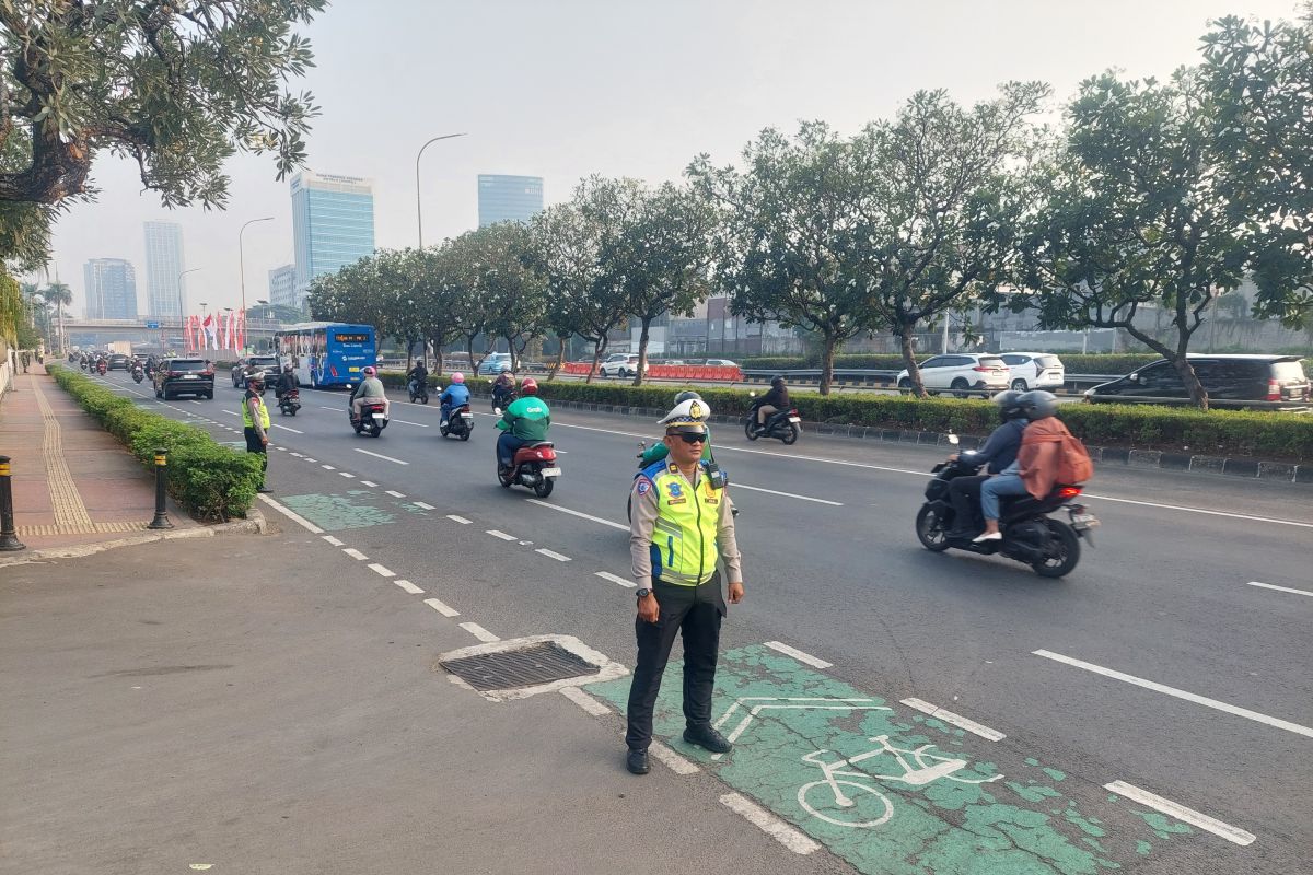 Traffic on Gatot Subroto Under Guard Ahead of MPR Annual Session