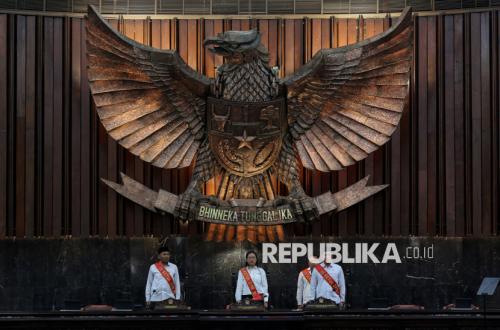 President Prabowo's Motorcade Arrives at Parliament for Annual Session