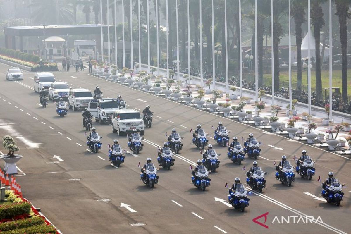 President Prabowo Arrives at MPR Annual Session in Domestically Produced Maung MV3 Garuda Limousine