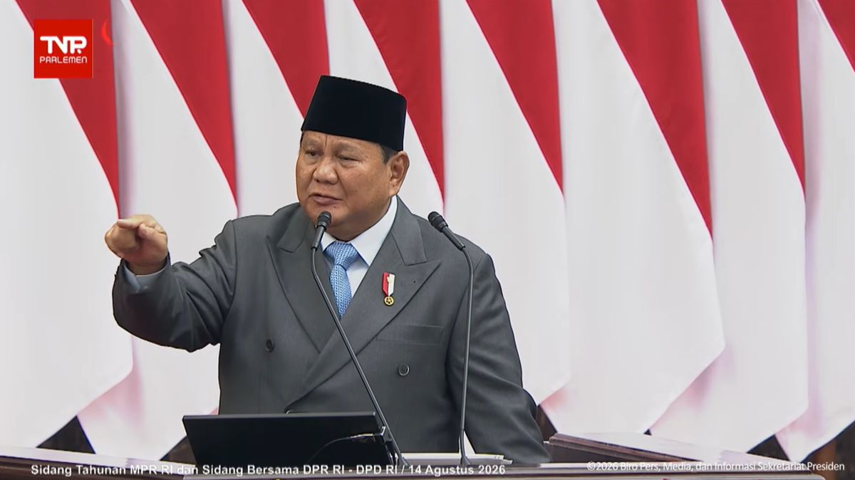 Prabowo Sips Coffee During Speech: 'Relax, the Election is Still Far Off'