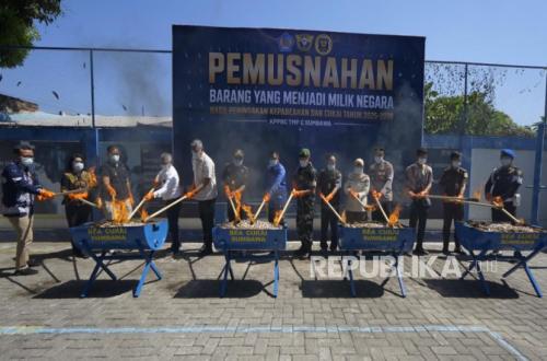 Sumbawa Customs Destroys Illegal Excise Goods Worth Rp 827 Million