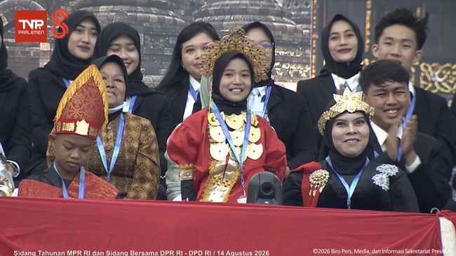 Prabowo Invites Two Sekolah Rakyat Students, Rizky and Citra, to Share Their Stories
